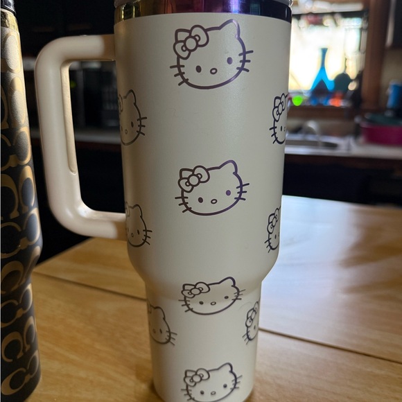 Hello Kitty stanley 40 0z - Picture 1 of 1